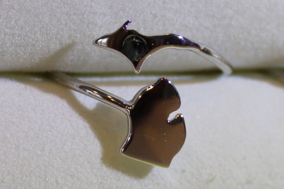 Michigan shape upper and lower,sterling silver ring band 1mm,the Gem is tumbled Michigan greenstone,chlorastrolite. Michigan state gem