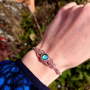 Bracciale macramè con labradorite azzurra