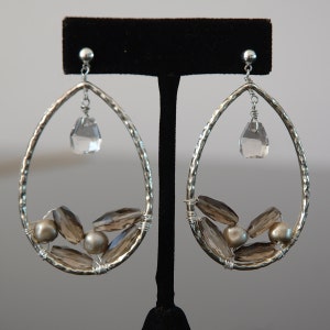 Große Mode Ohrringe, Natürlicher Quarz Kristall, "Fallen Rocks" Wire Wrapped on Hoop Frame