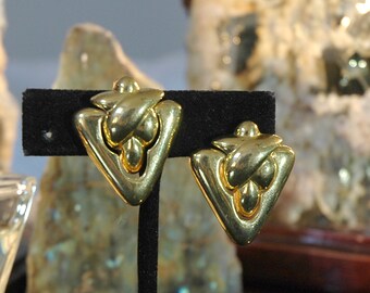Triangle Door Knocker Earrings, Nubby Challah Bread Design, Quality Gold Plated, Pierced Ears, Like New Condition