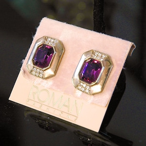Orecchini di marca romana, Nuovo vecchio stock vintage su carta, Strass in cristallo viola, Design classico senza tempo