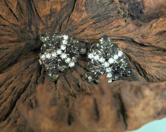 Jomaz(?) Rhinestone Earrings, Mid Century, Rhodium Plated, Gray Green Pear-Shaped Stones w/crystals, Triangle Design, Minty Condition