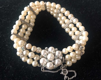 Vintage Ciner Bracelet, Vintage Bride, Glass Pearls, Rhinestones, Safety Chain, Decrative Clasp, Cream, White, Silver, Excellent Condition