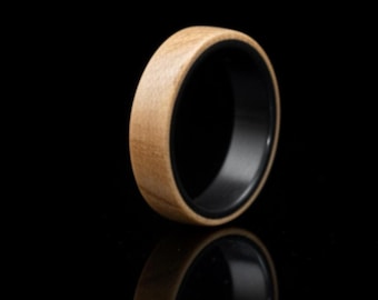 Handgefertigter Holzring aus Kirsche & Karbon,  Holzschmuck, Minimalistischer Ring, Geschenk für Sie und Ihn