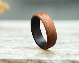 Handgefertigter Holzring aus Ulme & Carbon,  Holzschmuck, Minimalistischer Ring, Geschenk für Sie und Ihn