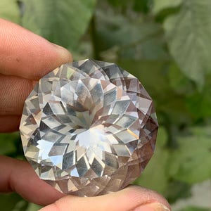 255 carat Clean and  beautiful  Round   cut  Quartz