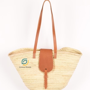 Straw basket leather closure