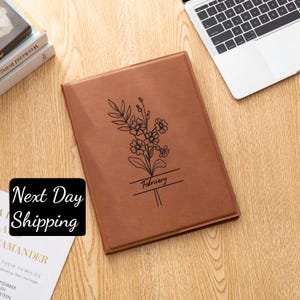 Portafolio de cuero con flores del mes de nacimiento personalizado, portafolios recargable personalizado, regalo de San Valentín, regalo de flores del mes de nacimiento para ella, el mejor regalo