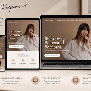 Puede incluir: Un smartphone, una tablet y un portátil muestran un sitio web con el texto Be known. Be trusted. Be chosen. Las pantallas muestran a una mujer con camisa blanca sobre fondo beige, con menús de navegación e iconos de servicio visibles.