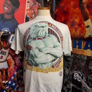 Vintage 90s Mississippi State Bulldogs NCAA Football Tee Sz Large – Retro College Sports Single Stitch Shirt