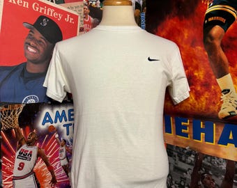 Vintage Y2K Nike White Swoosh Embroidered Logo T Shirt Mens Size Small