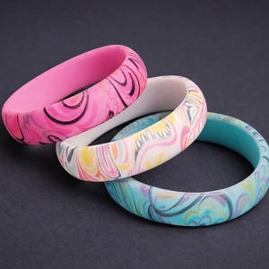 Paisley pastelkleurige siliconen trouwring dames – slanke flexibele hypoallergene band, comfortabele alledaagse ring 1114