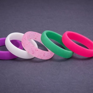 Pastellfarbener Damen-Silikon-Ehering - schmaler flexibler hypoallergener Bandring, bequemer Alltagsring 908