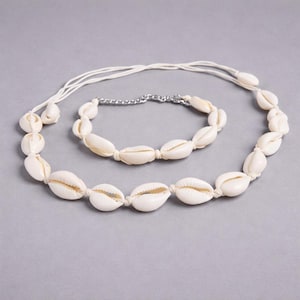 Collana girocollo e bracciale/cavigliera in conchiglia di ciprea / Gioielli in conchiglia naturale / Boho da spiaggia / Regalo estivo