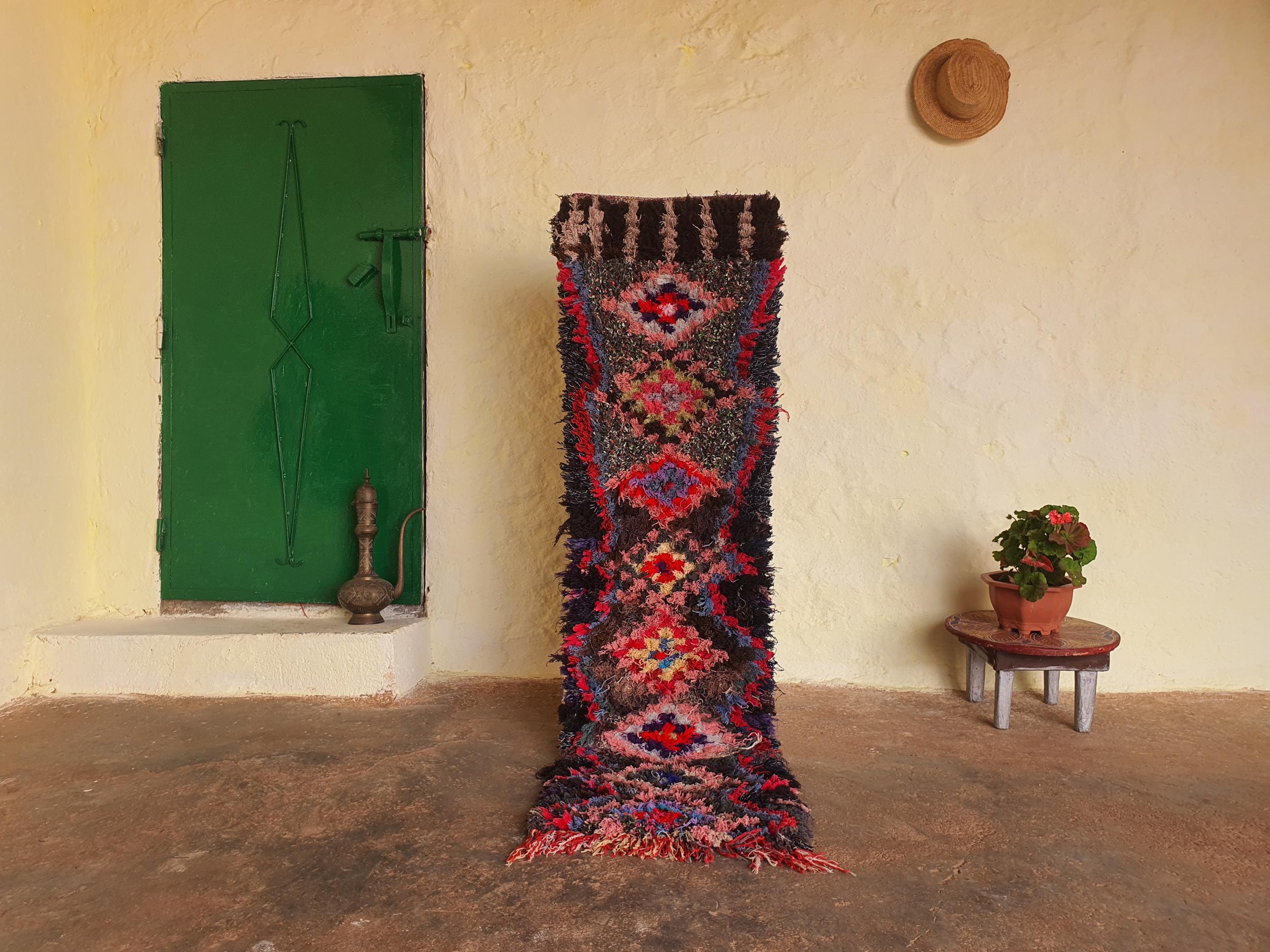 Berber rug Boucherouite White Colored patterns - 146 x 103 cm - Néda Berber rug Boucherouite White Colored patterns - 146 x 103 cm - Néda