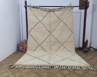 Handmade Beni Ourain Rug: Geometric Moroccan Wool Carpet