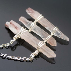 Halsband med purify raw crystal points - frostigt klart bärnstensrött (A) (RS)