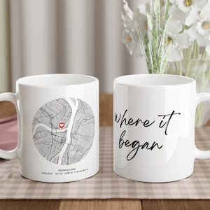Coordenadas personalizadas da caneca | Texto desejado | Início | Casa de apartamento presente de inauguração | Onde tudo começou | Casais de cerâmica | Presente de casal |