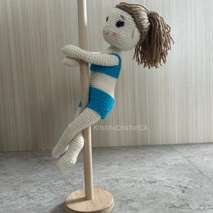 Low-sew pole dancing doll - english crochet pattern - doll with crocheted removable clothes