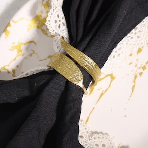 Messing Blatt Serviettenringe | 4er-Set Elegantes Gold Tischdekor | Vintage Hochzeit & Feiertage speisend | Luxus Serviettenhalter | Einweihungsgeschenk