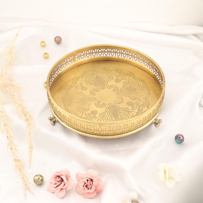 Retro Serving Tray, Holiday Tableware, Thanksgiving Tray, Custom Serving Tray, Fall Wedding Decor, Vintage Tableware, Brass Table Decor, Brass Tray, Boho Tray, Mid Century Tray, Round Tray