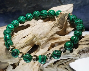 Elegant green malachite bracelet, Ø 8 mm, with gold-plated spacer beads, unisex, available in various sizes including children's sizes, made in Germany