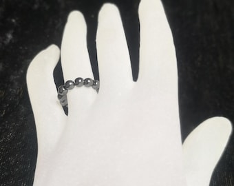 Filigree, elastically strung pearl ring made of natural gemstone; hematite anthracite Ø 4 mm, in various sizes, made in Germany