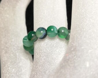 Filigree, elastically strung pearl ring made of natural gemstone; banded green agate Ø 4 mm, in various sizes, made in Germany