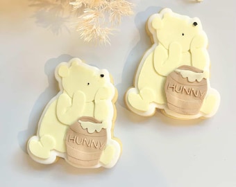 Vintage Pooh bear sitting with honey cookie stamp and cutter