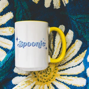 Blue “Spoonie” Mug – Chronic Illness Mug Coffee mug with Colour Handle – Funny Bold Typography Gift, Quirky Homeware, Spoonie Life Decor
