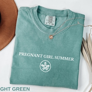 Comfort Colors® Koszulka letnia dla ciężarnej dziewczynki, Koszulka z informacją o ciąży, Koszulka na baby shower, Koszulka z okazji ujawnienia dziecka, Koszulka dla dziewczynki, Koszulka dla nowej mamy
