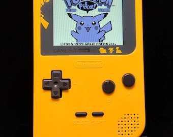 Gameboy Pocket Pokemon Center Pikachu Yellow IPS - Original high quality buttons - new capacitors