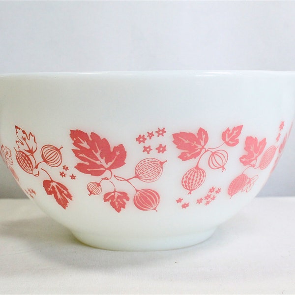 Pyrex Gooseberry Pink and White 1 1/2 Cinderella Pint Mixing Bowl