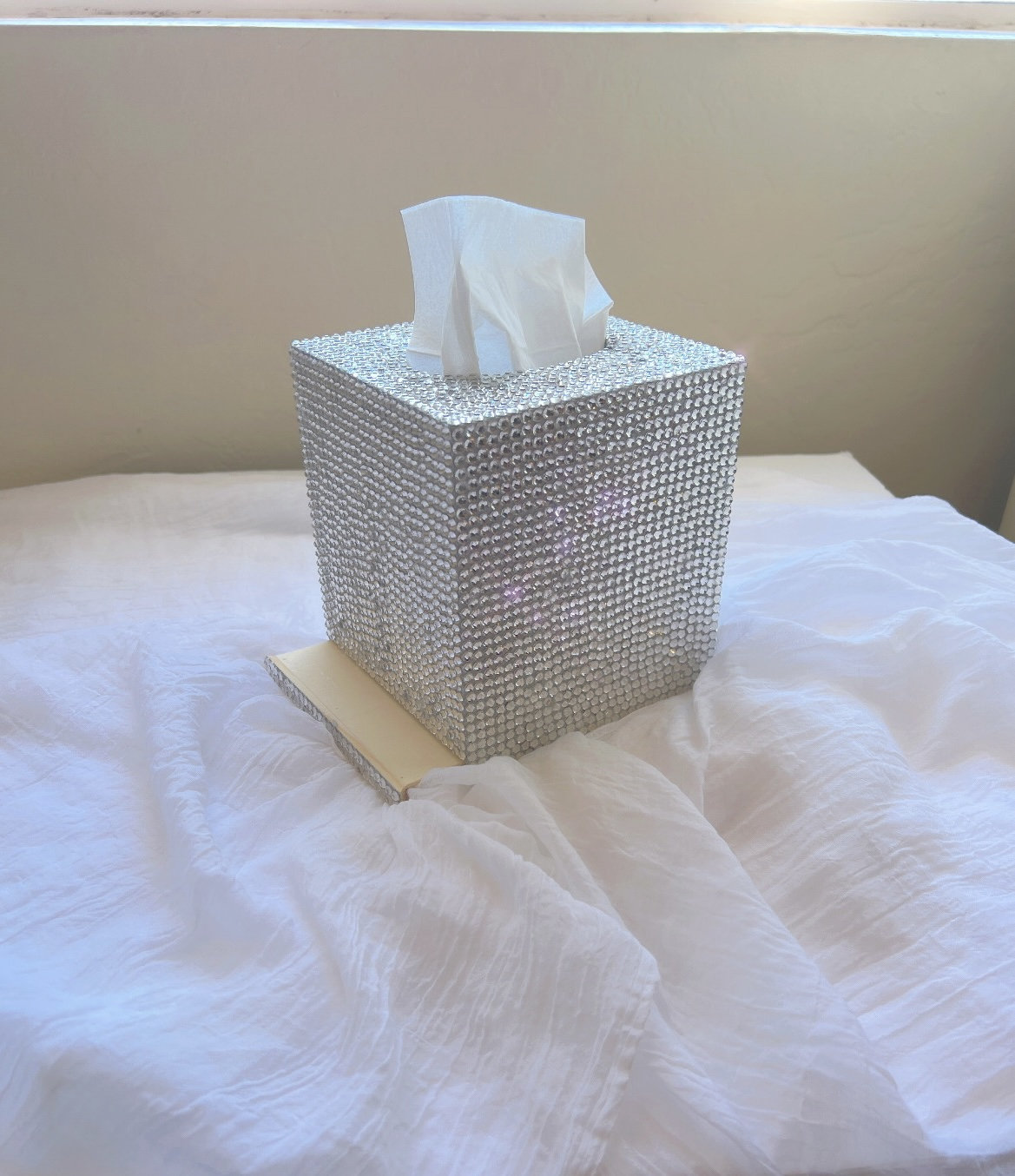 Rhinestone Paper Tissue Box Cover House of Hampton Finish: Silver