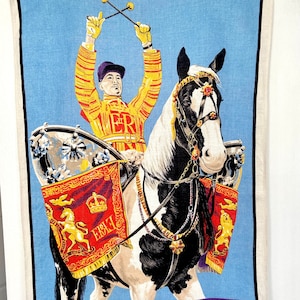 Horse Guards Irish linen tea towel mounted drummer by Ulster Ireland, souvenir Britain travels, Elizabeth Regina II, London Pageant
