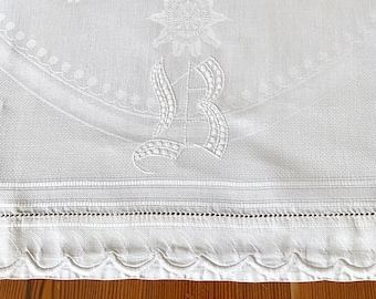 Large Victorian bath towel linen damask monogram B, oval floral pattern, size 27 by 42, silky and heavy, elegant vintage household linens