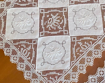 8 Army Navy placemats with white linen and filet lace, hand embroidered alternating squares, mid century table linens, classic elegant