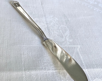 CENTURY master butter knife by Holmes and Edwards 1923, Romanesque urn, vintage silver plate silverware flatware