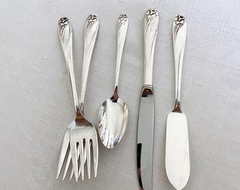 5 assorted Daffodil pieces by 1847 Rogers Bros, silverplate flatware, 1950s 1960s, silver plate, floral pattern silverware, mid century