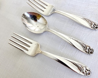Daffodil Silver Plate Baby Flatware Set 3 Pieces, Floral Pattern, 1847 Rogers Bros