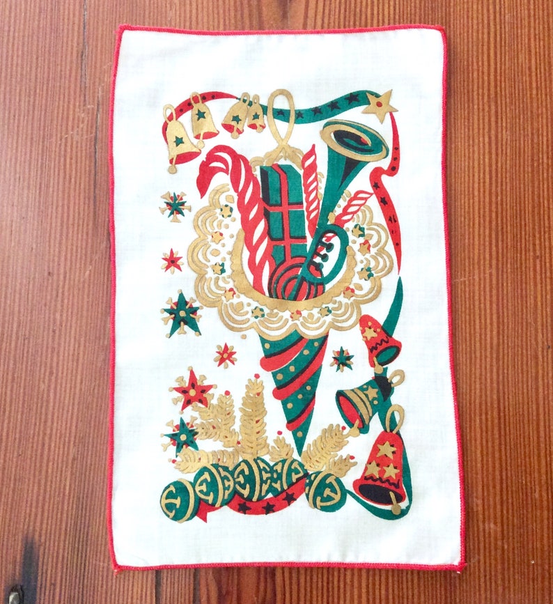 Red and Green Lewis Garland Unused Gold Metallic Print Mid Century Barware 4 Christmas Cocktail Napkins