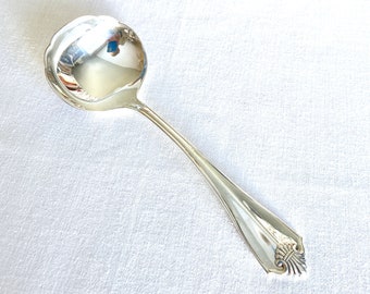 King James gravy ladle by 1881 Rogers Oneida silverplate vintage silverware flatware, elegant classic formal dinnerware, excellent condition