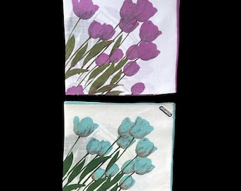 Juego de 2 pañuelos de lino irlandés con estampado floral de tulipanes en verde azulado y morado.