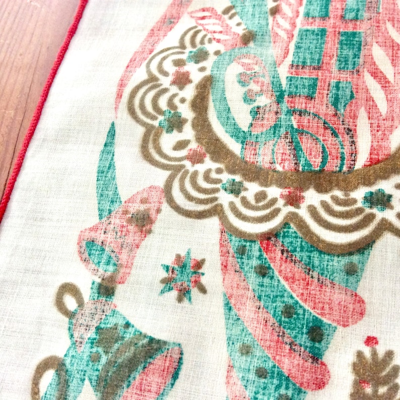 Red and Green Lewis Garland Unused Gold Metallic Print Mid Century Barware 4 Christmas Cocktail Napkins