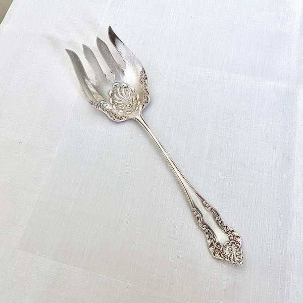 Antique fork salad server Laurence 1901 silver plate, American Silver Co ASCO, shell motifs, 8 inches 4 shaped tines