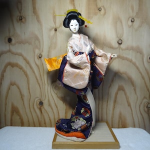 Japansk traditionell hantverksgeishadocka 44 cm elegant kimono-stil