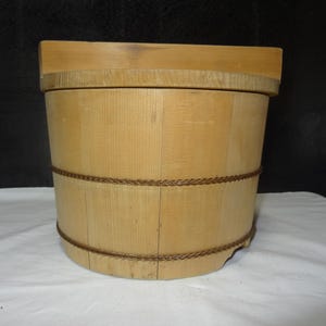 Recipiente de arroz redondo de madera tradicional japonesa, Ohitsu, hecho a mano sin clavos, estilo zen de hinoki, 24,4 cm de ancho, color menta.