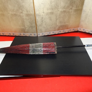 Ombrello giapponese antico Wagasa – Fatto a mano con carta washi – Floreale rosso e bianco – Area strappata – 74×74×77 cm