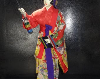 Muñeca Ryukyu vintage, mujer okinawense con kimono Bingata, muñeca de arte tradicional japonés, decoración para altar zen, pieza decorativa Japandi, 30 cm (12 pulgadas), en perfecto estado.