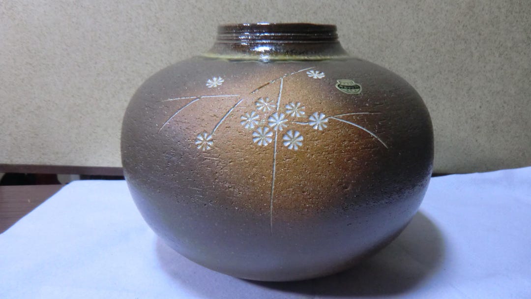 Hand-Crafted Shigaraki Ware Vase with Calligraphy